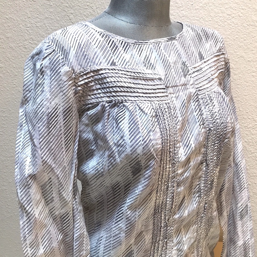 Silk Pull Over Blouse. Beautiful Pintucked Details. Elegant. The Gap. Small